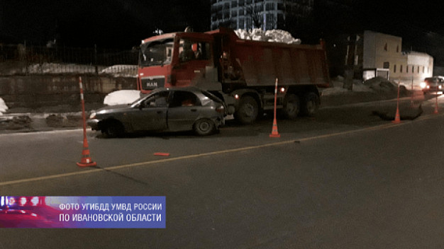 В Иванове юный автомобилист выехал на встречку и врезался в грузовик